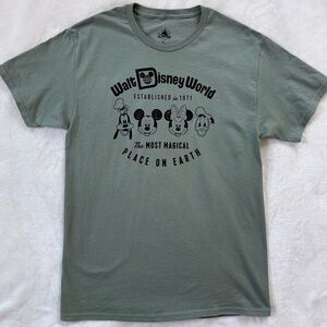 Walt Disney world classic T shirt